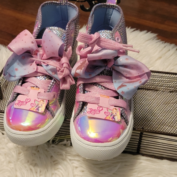 Jojo Siwa Girls Silver Mermaid Scales Bow High Top Sneakers Shoes Size 3 - Picture 2 of 7